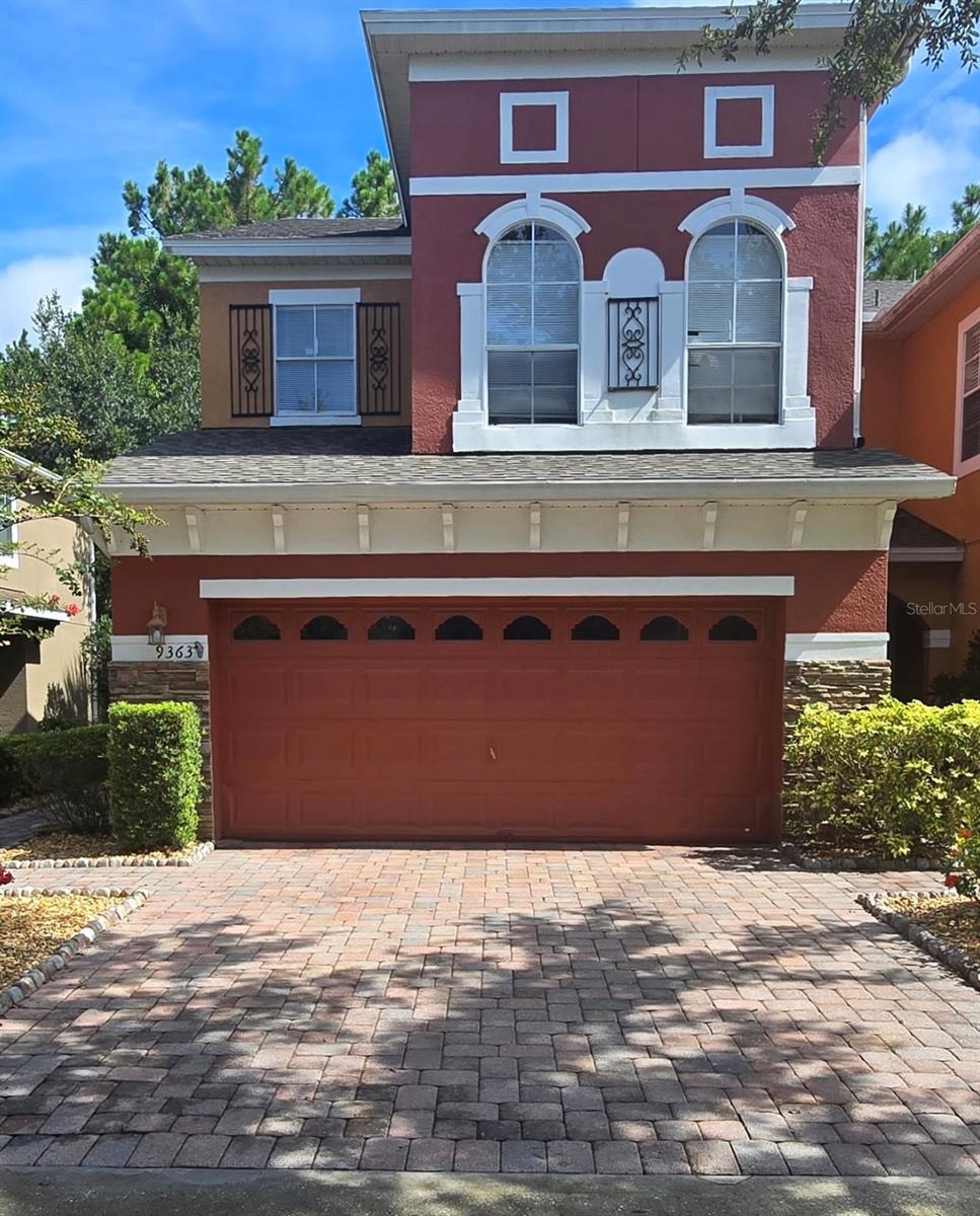 Nice townhome in Lake Nona Preserve. .Close to shopping dining and the airport