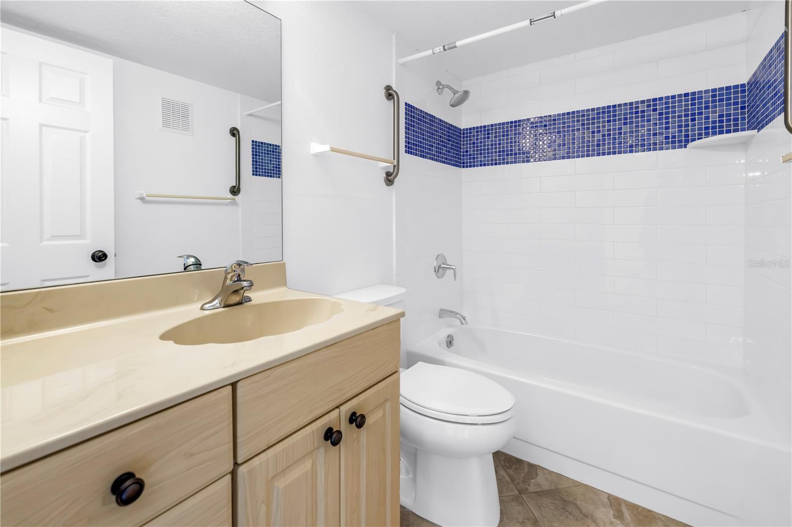 BAY ISLAND GROUP 10 - Residential