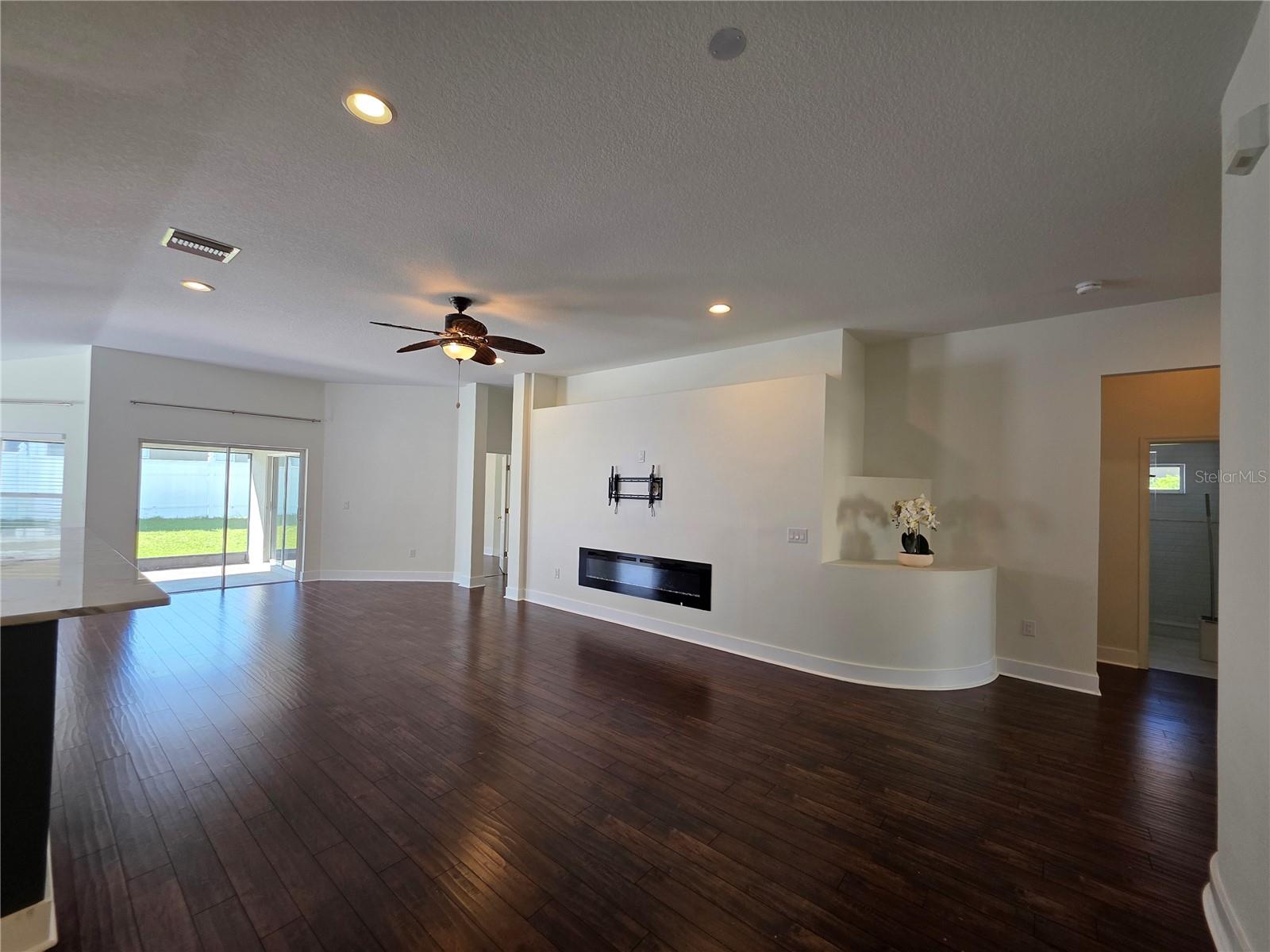 WOODBERRY PRCL B & C PH - Residential Lease