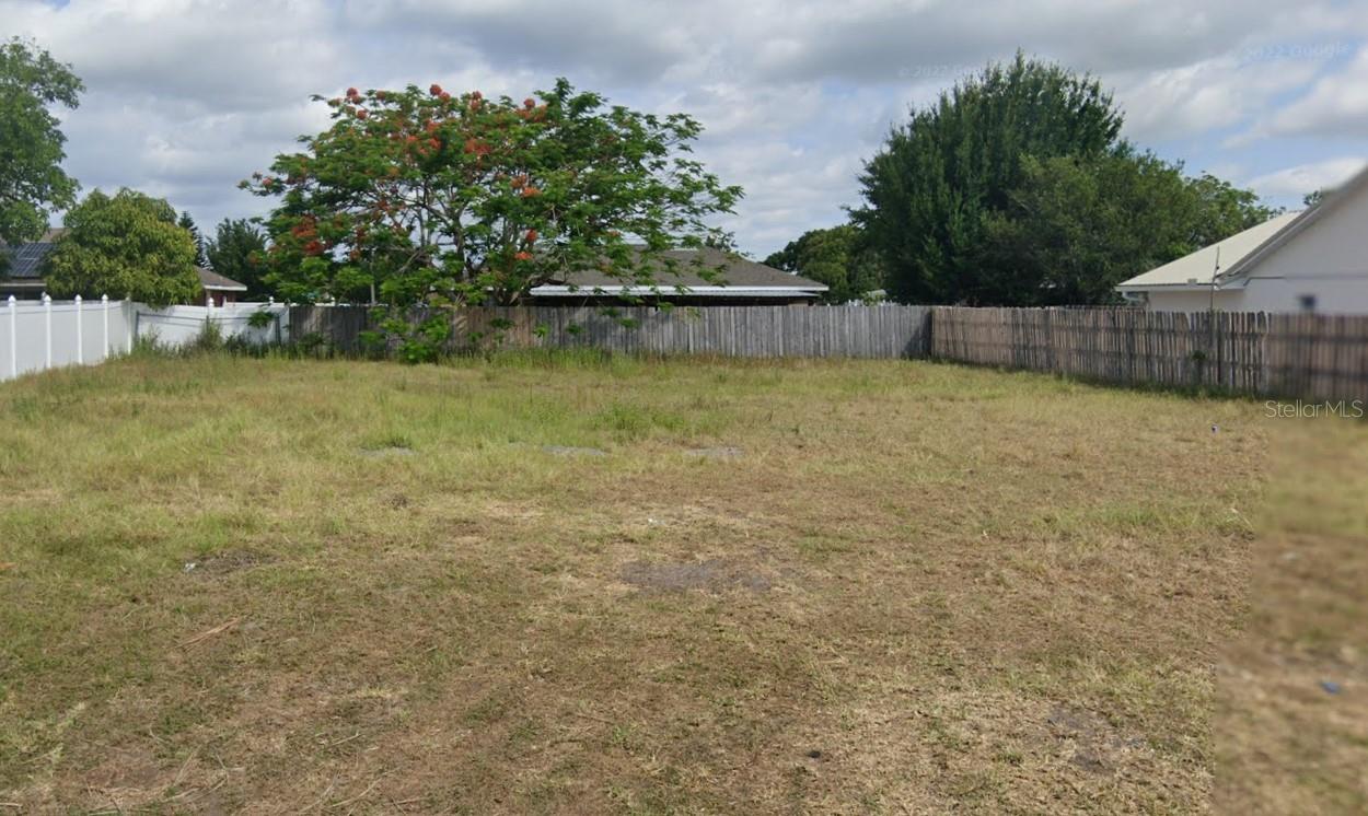 Prime Location for Your Dream Home!
This spacious, cleared lot is ready for you to build your ideal residence. Nestled in a highly sought-after, well-developed area, this property offers convenience and accessibility. Just minutes from the airport, major highways, and popular attractions, it's the perfect blend of privacy and connectivity. Opportunities like this are rare—don't miss the chance to create your perfect home in this prime location!
