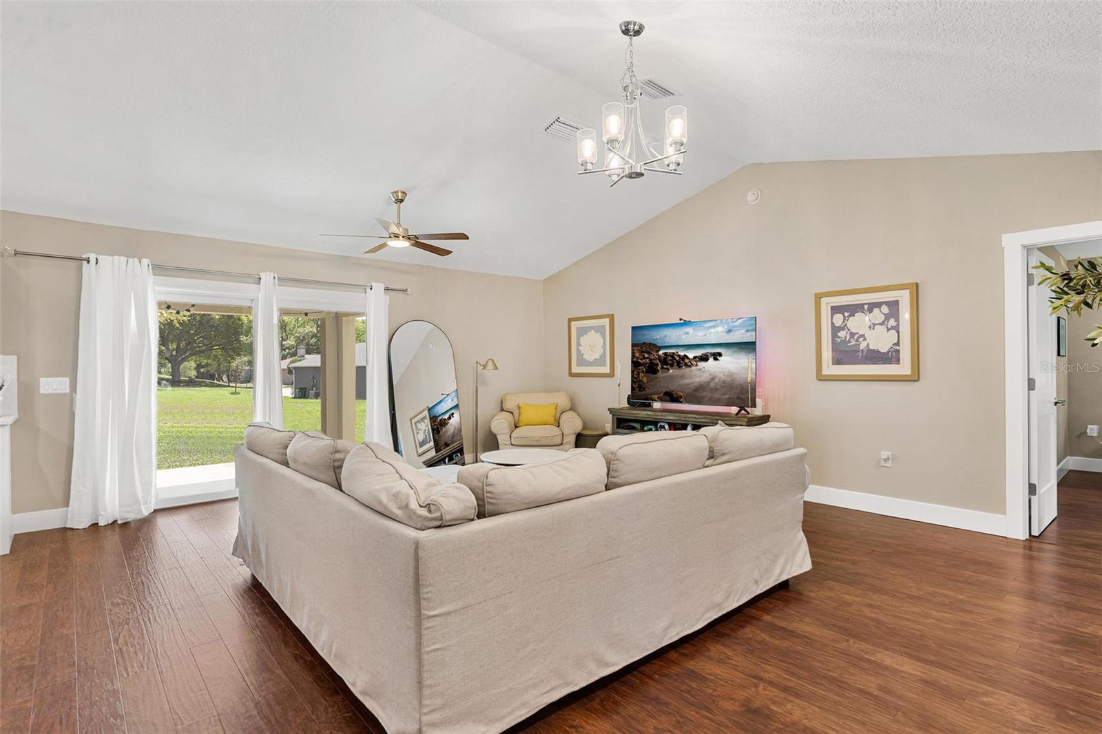 LADY LAKE HIDDEN OAKS SUB - Residential