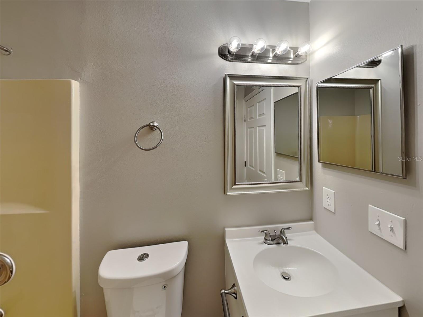 DELTONA LAKES UNIT 70 - Residential Lease