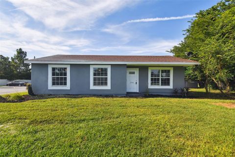 A home in PALMETTO