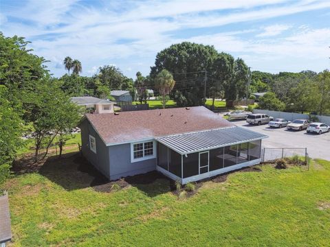 A home in PALMETTO