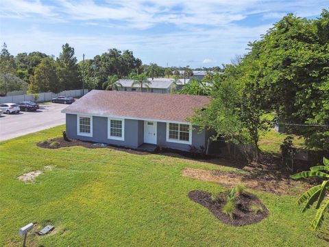 A home in PALMETTO