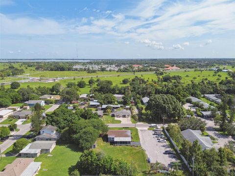 A home in PALMETTO