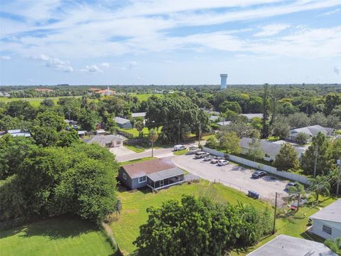 A home in PALMETTO