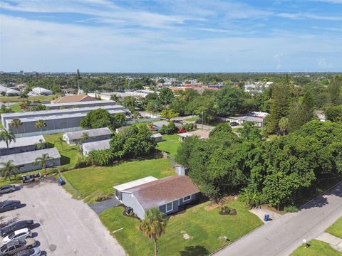 A home in PALMETTO