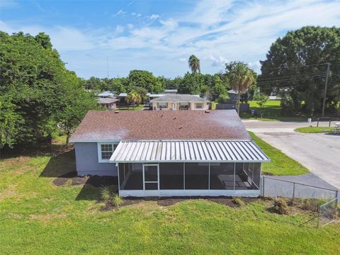 A home in PALMETTO