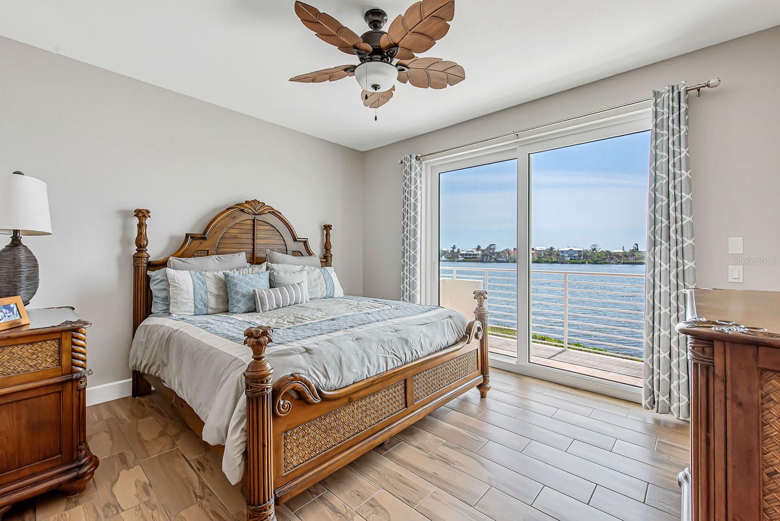 CAPE HAZE MARINA VILLAGE PH - Residential