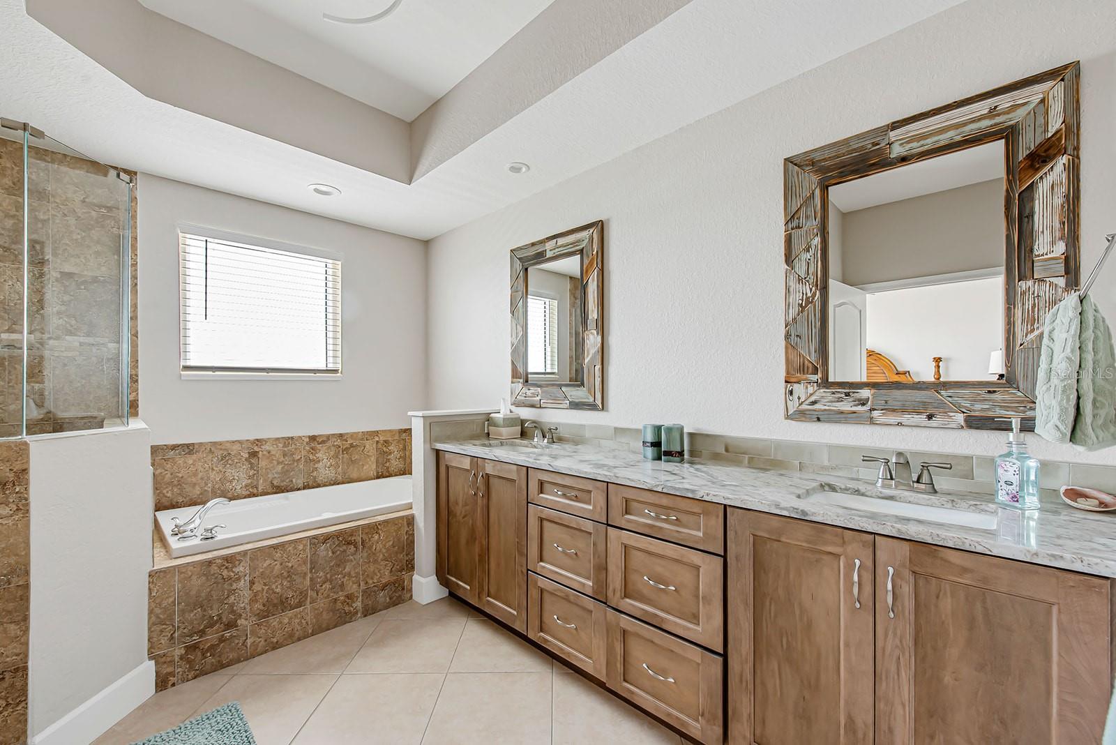 CAPE HAZE MARINA VILLAGE PH - Residential