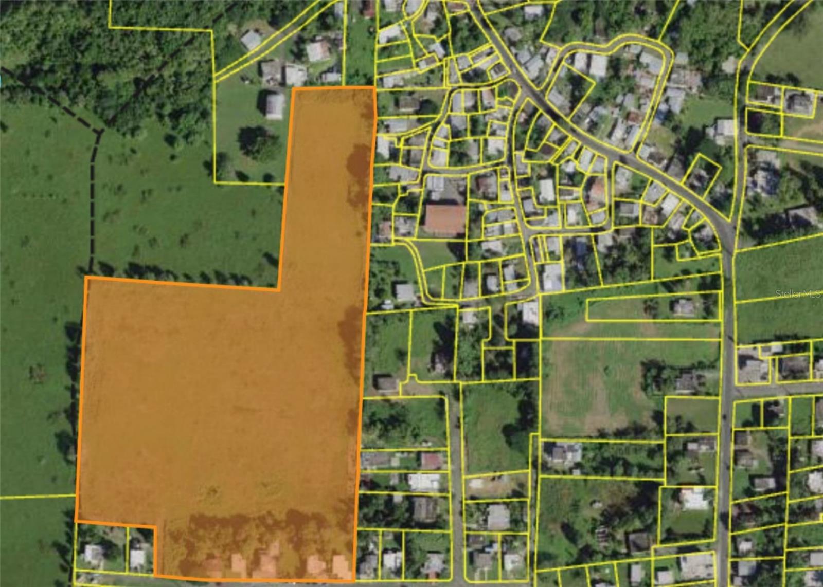 Fractional Ownership. Fractional Ownership. Discover the perfect opportunity to own 13 acres of beautiful land in the picturesque town of Camuy, Puerto Rico. This expansive property offers a great blend of natural beauty and potential for development. Key Features: Location: Conveniently situated in the heart of Camuy, with easy access to local amenities and services. Size: A generous 13 acres, providing ample space for residential or commercial development, farming, or recreation. Scenic Views: Enjoy breathtaking views of the surrounding landscape, including lush greenery and rolling hills. Zoning: Ideal for various uses - whether you're looking to build your dream home, invest in real estate, or develop a community project such as agriculture or solar fields. Proximity: Close to stunning beaches, natural attractions, and vibrant local culture. Why Camuy? Camuy is known for its rich history, friendly community, and stunning natural scenery. With its ideal climate and growing economy, this area represents an excellent investment opportunity.