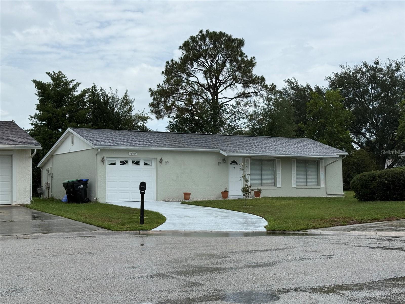 LAKE RIDGE VILLAGE - Residential