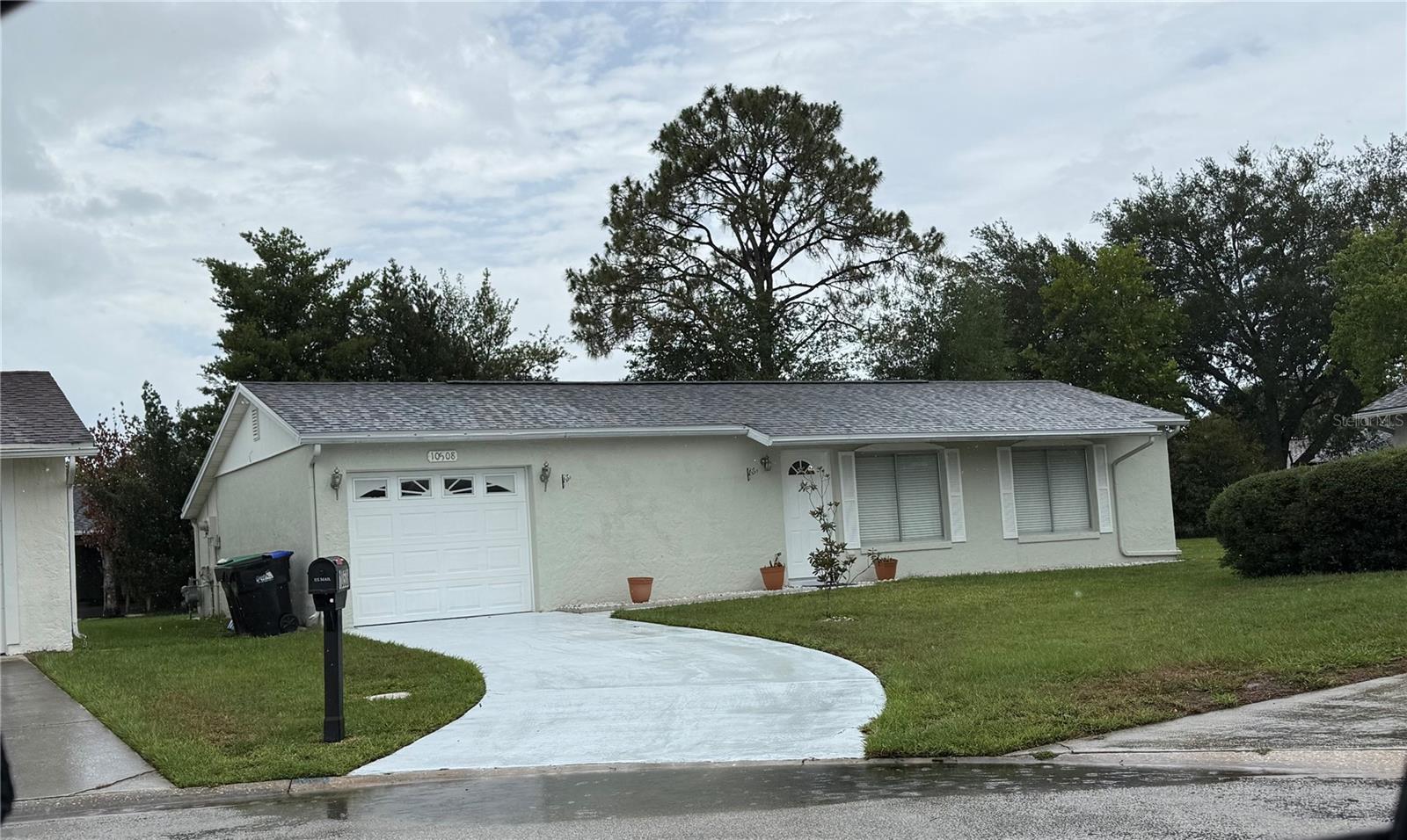 LAKE RIDGE VILLAGE - Residential