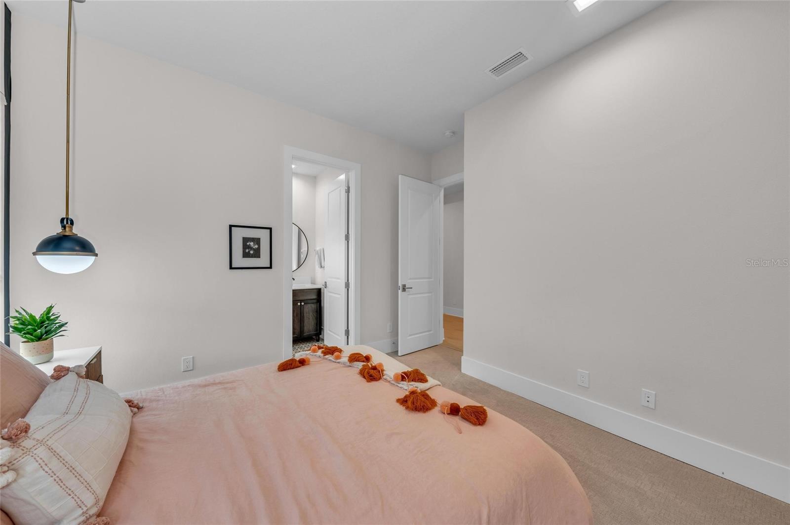 FOUNDERS CLUB - Residential