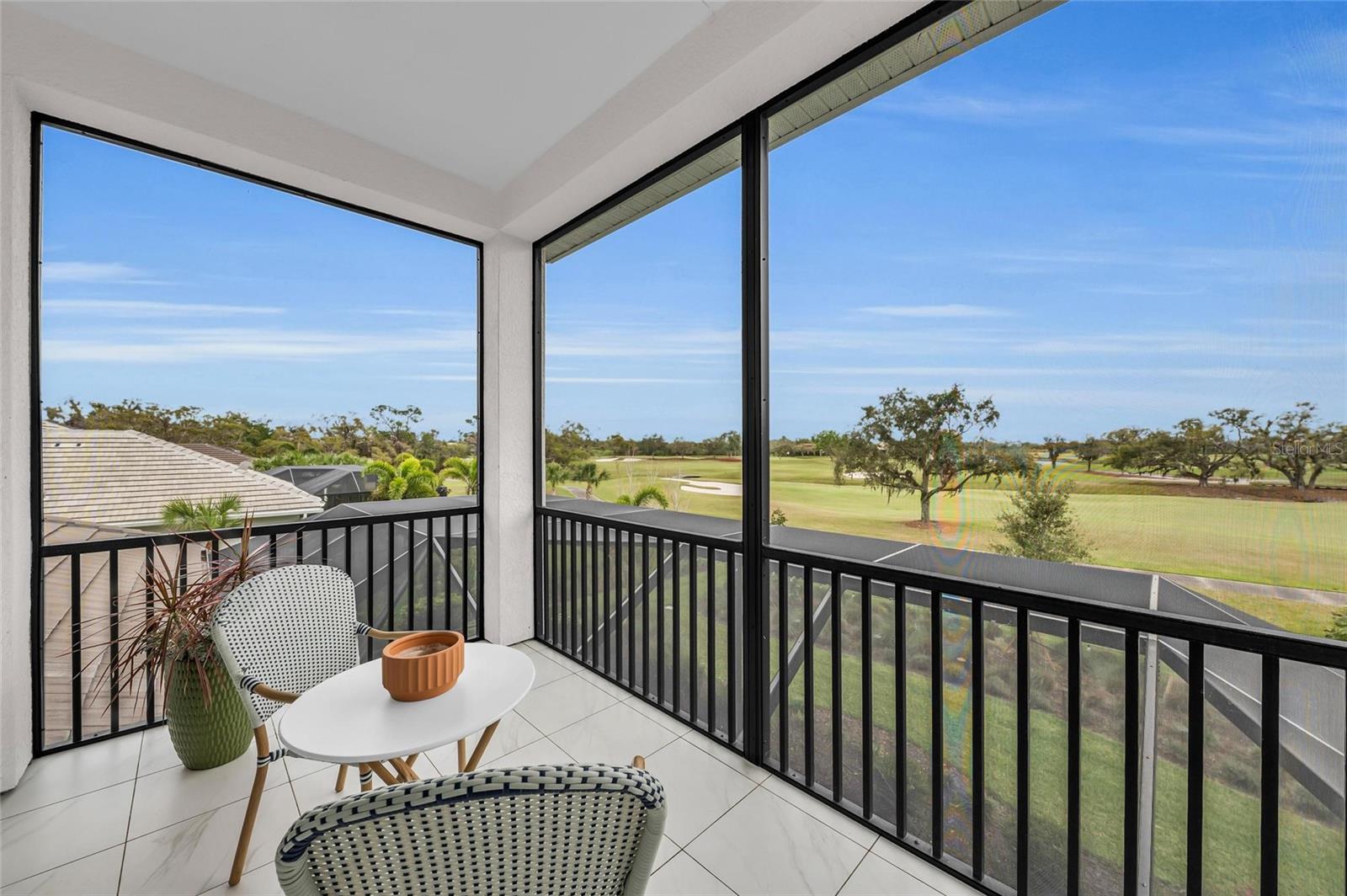 FOUNDERS CLUB - Residential