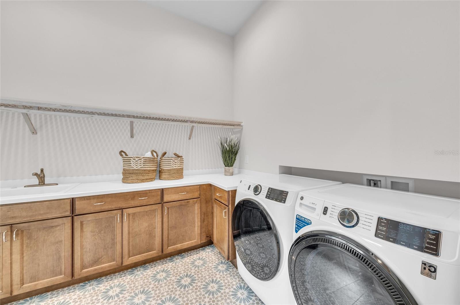 FOUNDERS CLUB - Residential