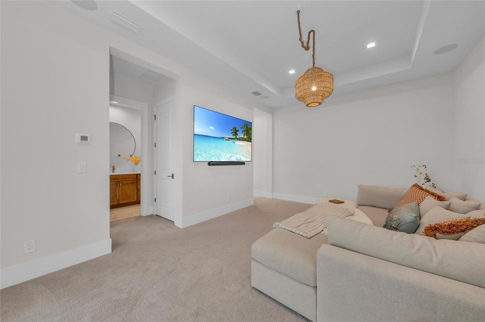 FOUNDERS CLUB - Residential