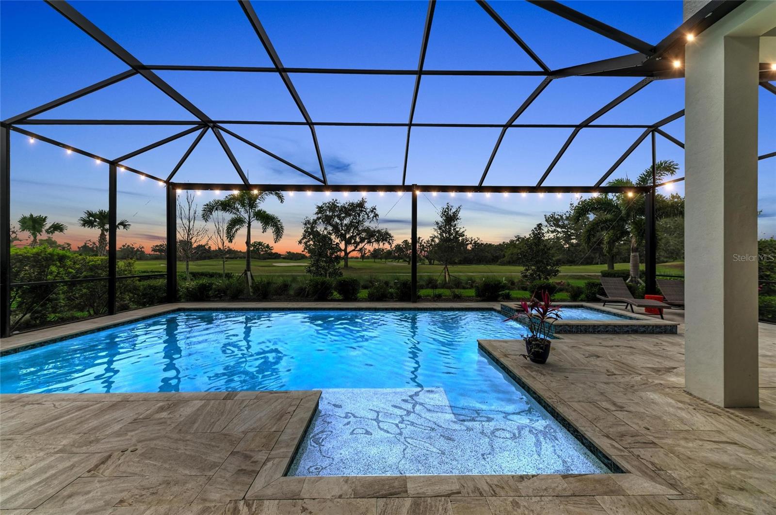 FOUNDERS CLUB - Residential