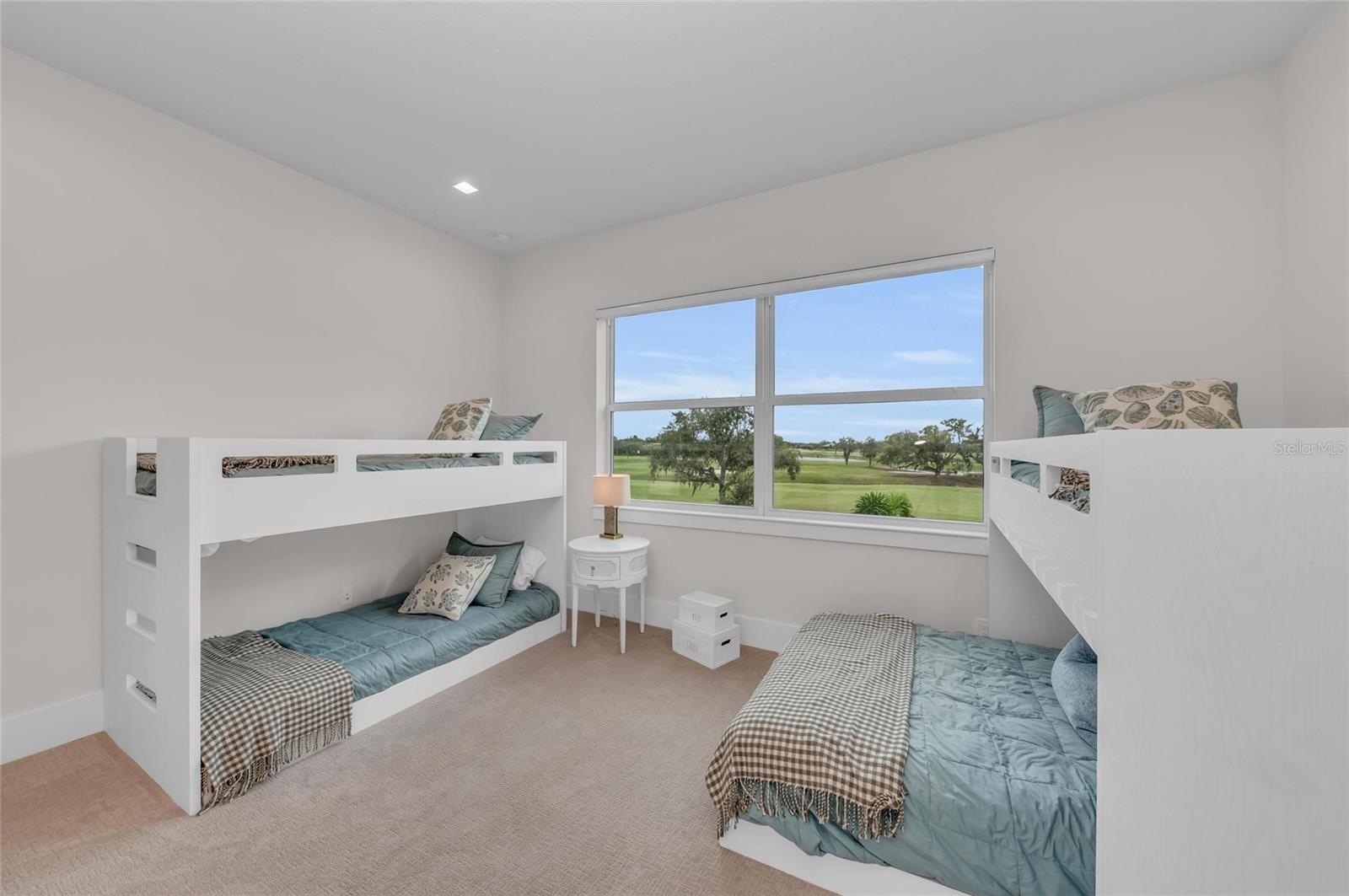 FOUNDERS CLUB - Residential