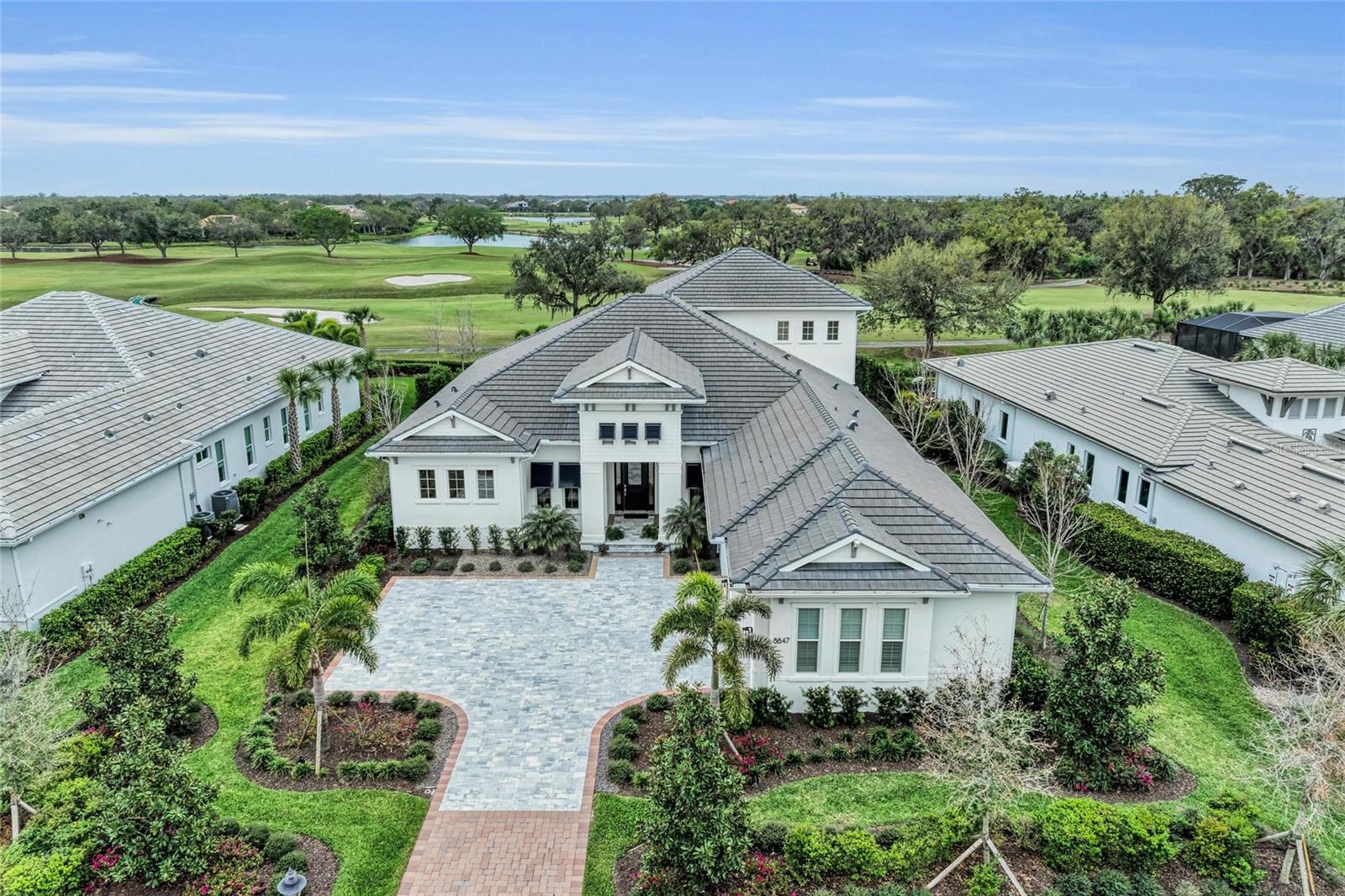 FOUNDERS CLUB - Residential