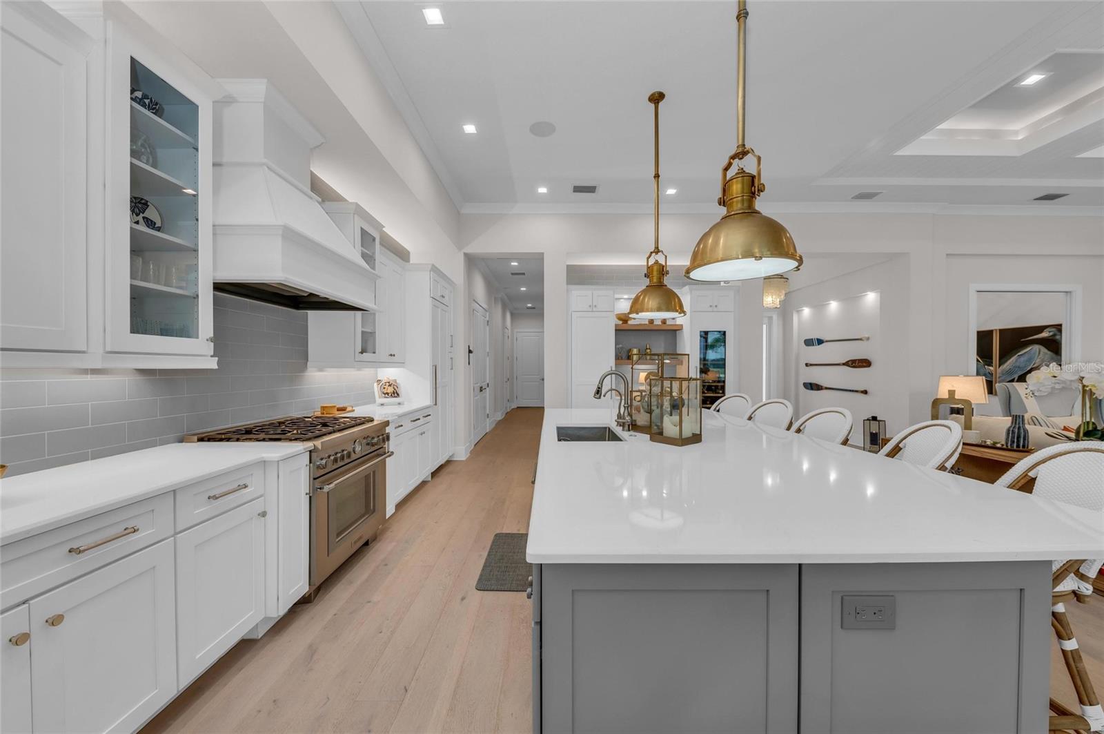 FOUNDERS CLUB - Residential