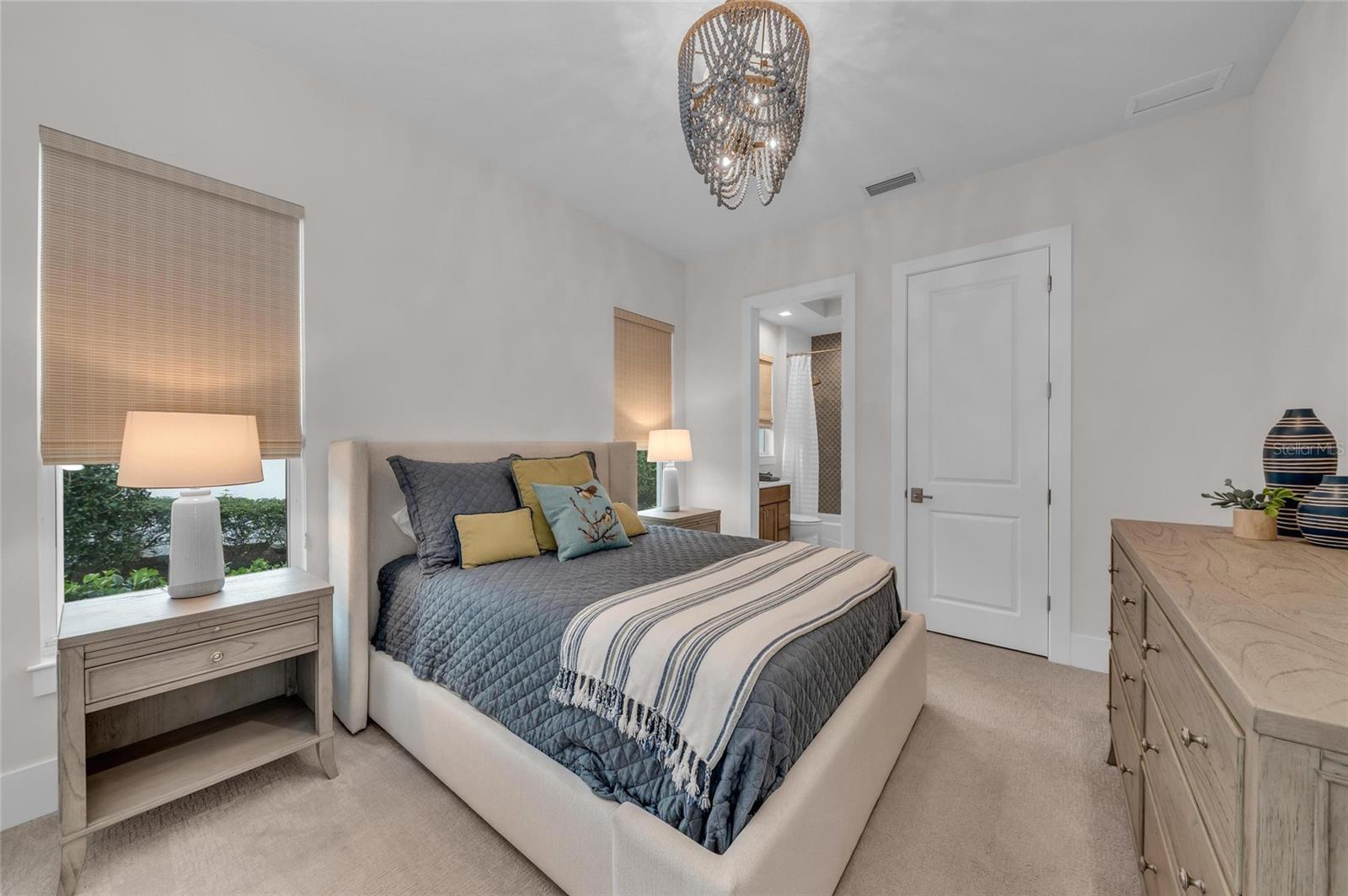 FOUNDERS CLUB - Residential