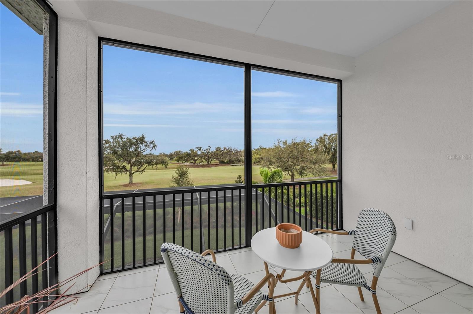 FOUNDERS CLUB - Residential