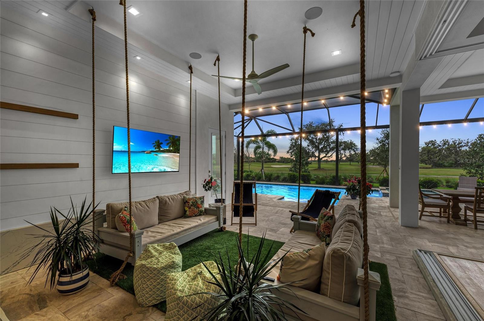 FOUNDERS CLUB - Residential