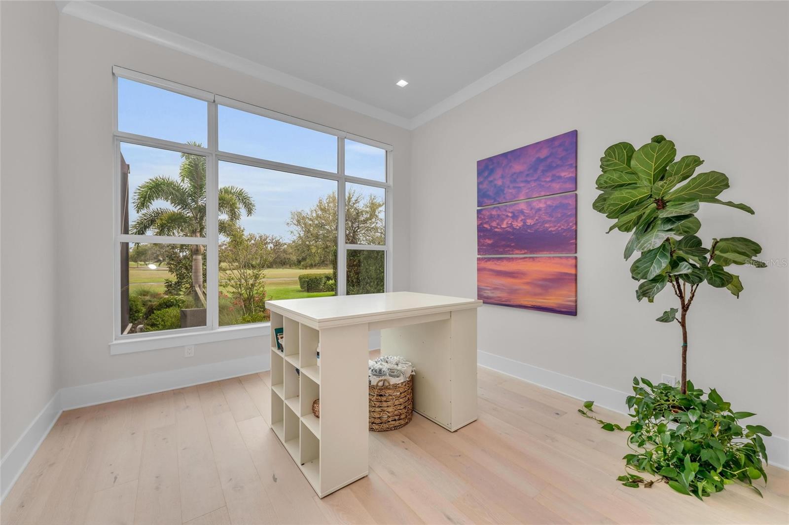 FOUNDERS CLUB - Residential