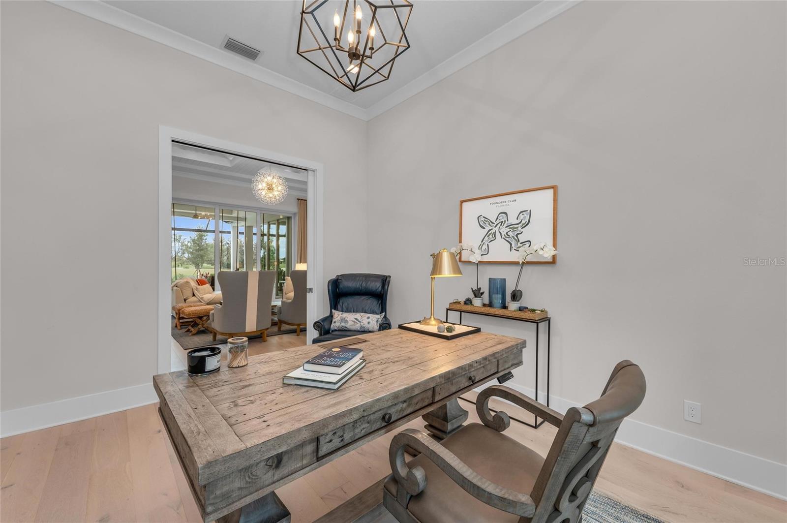 FOUNDERS CLUB - Residential