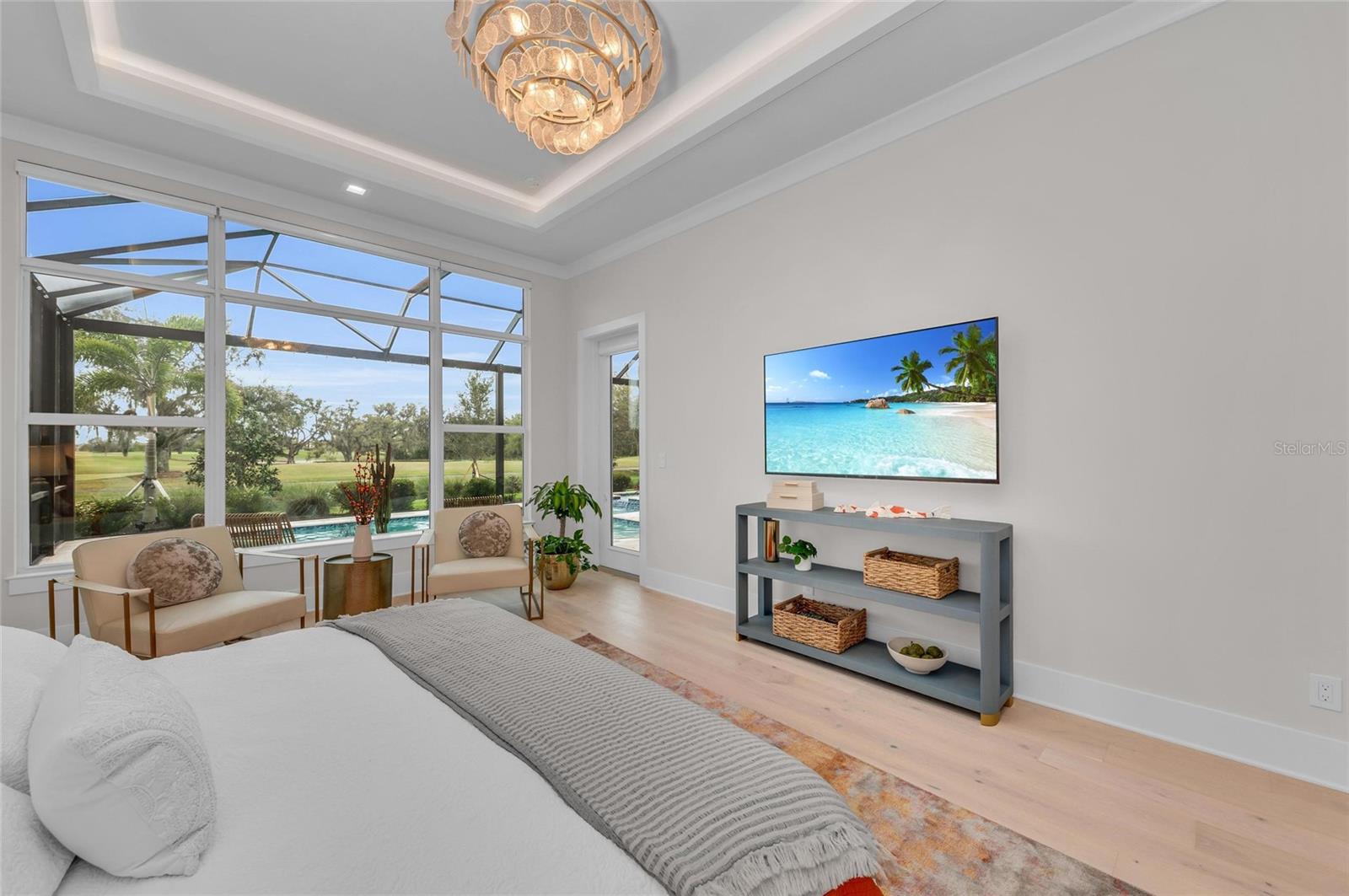 FOUNDERS CLUB - Residential