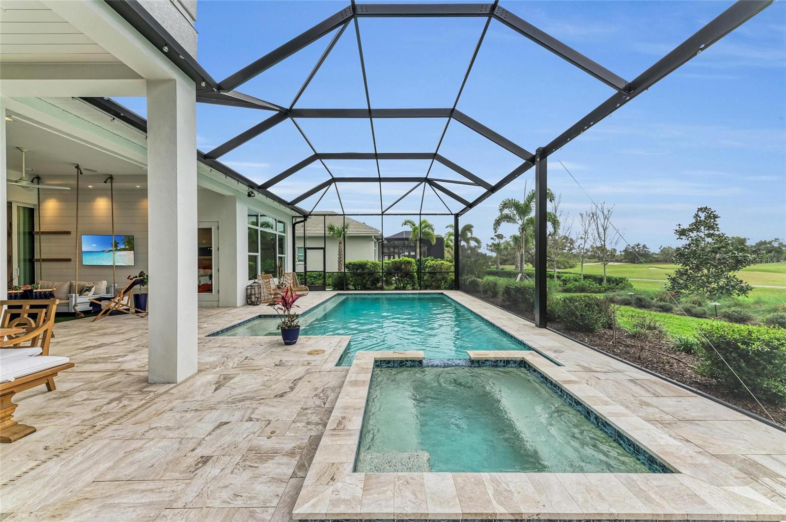 FOUNDERS CLUB - Residential