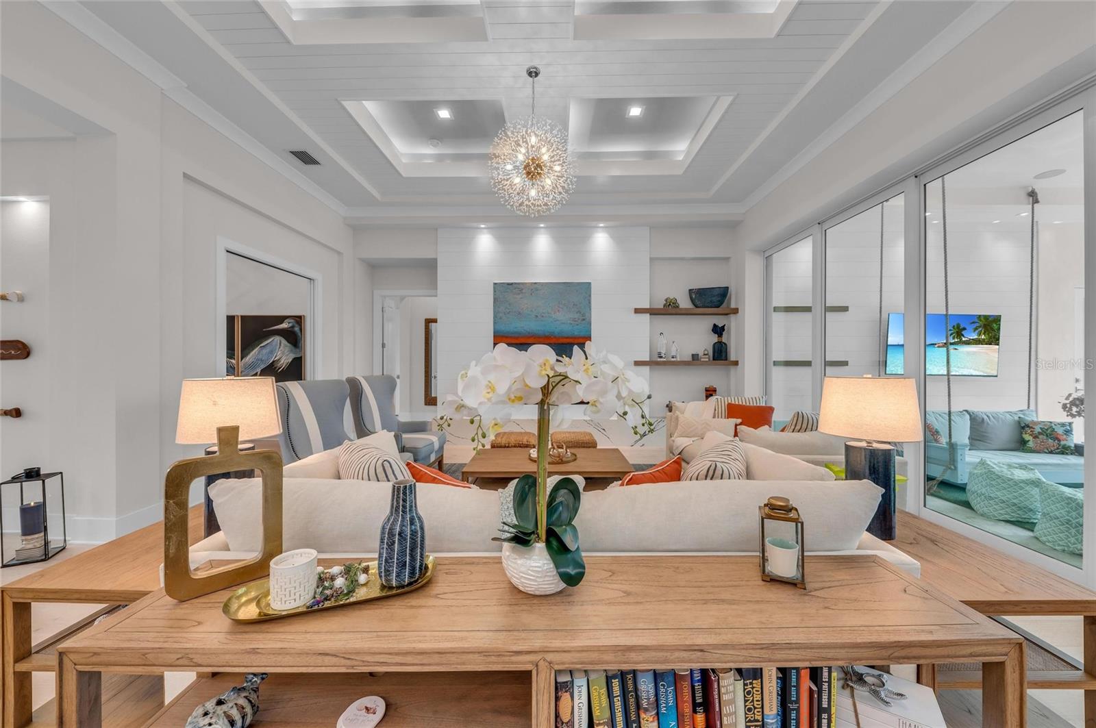 FOUNDERS CLUB - Residential