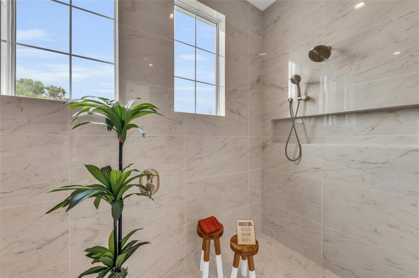 FOUNDERS CLUB - Residential