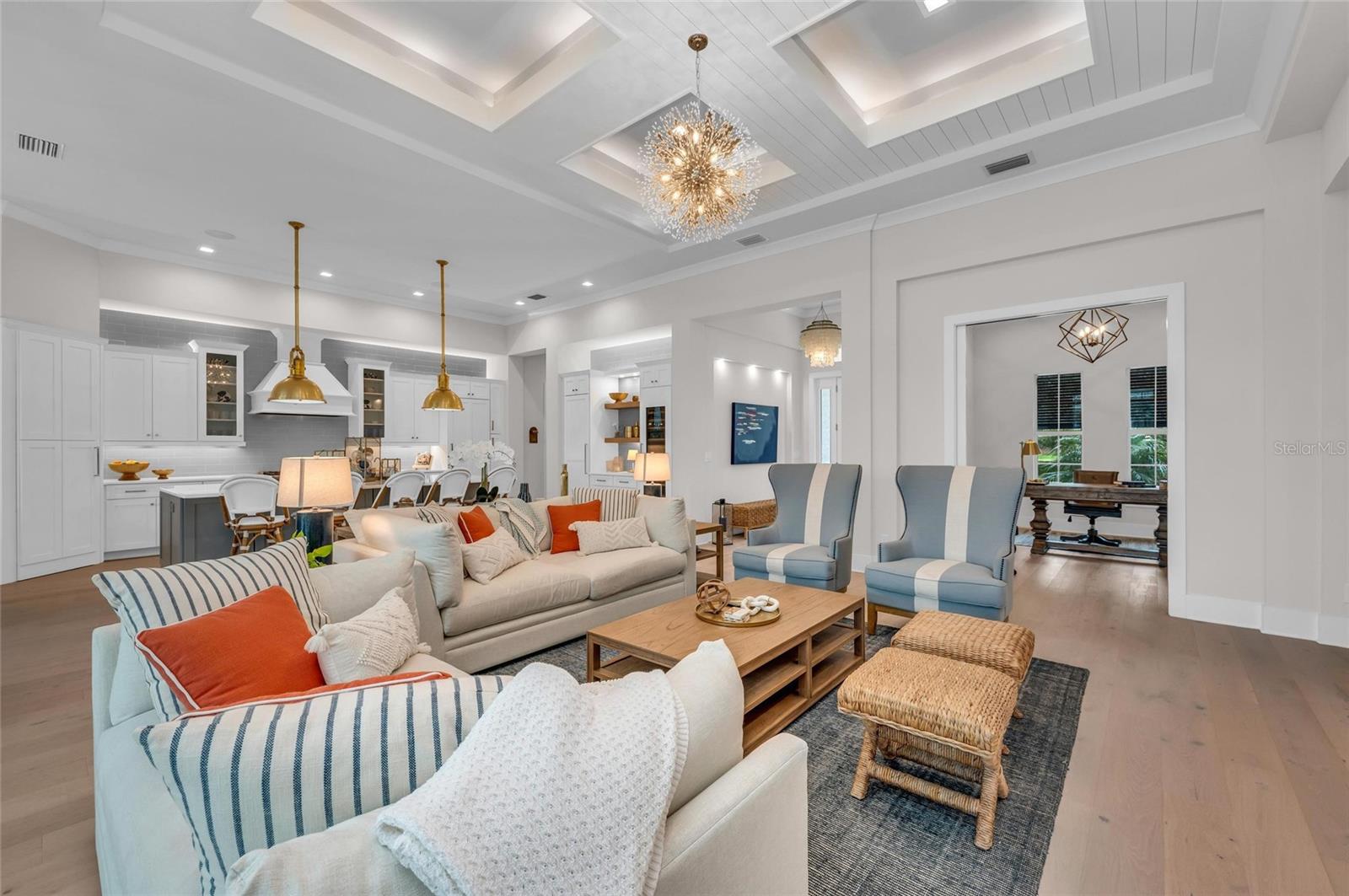 FOUNDERS CLUB - Residential