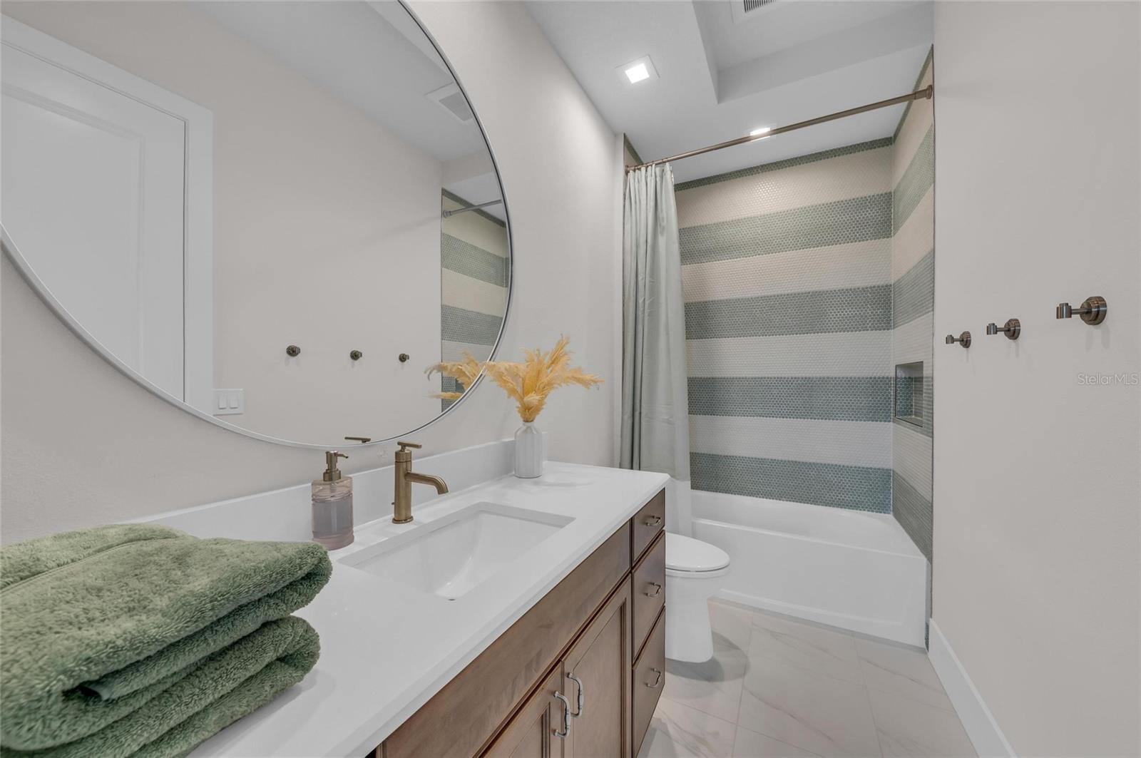 FOUNDERS CLUB - Residential