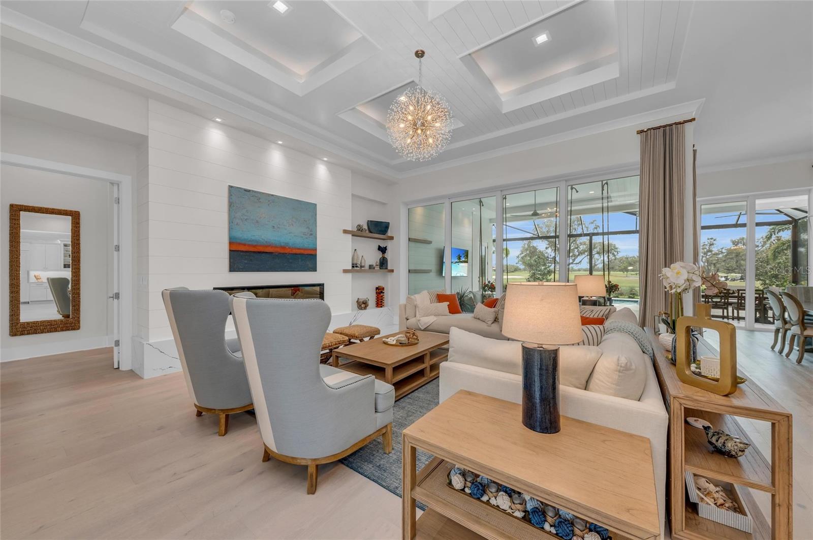 FOUNDERS CLUB - Residential