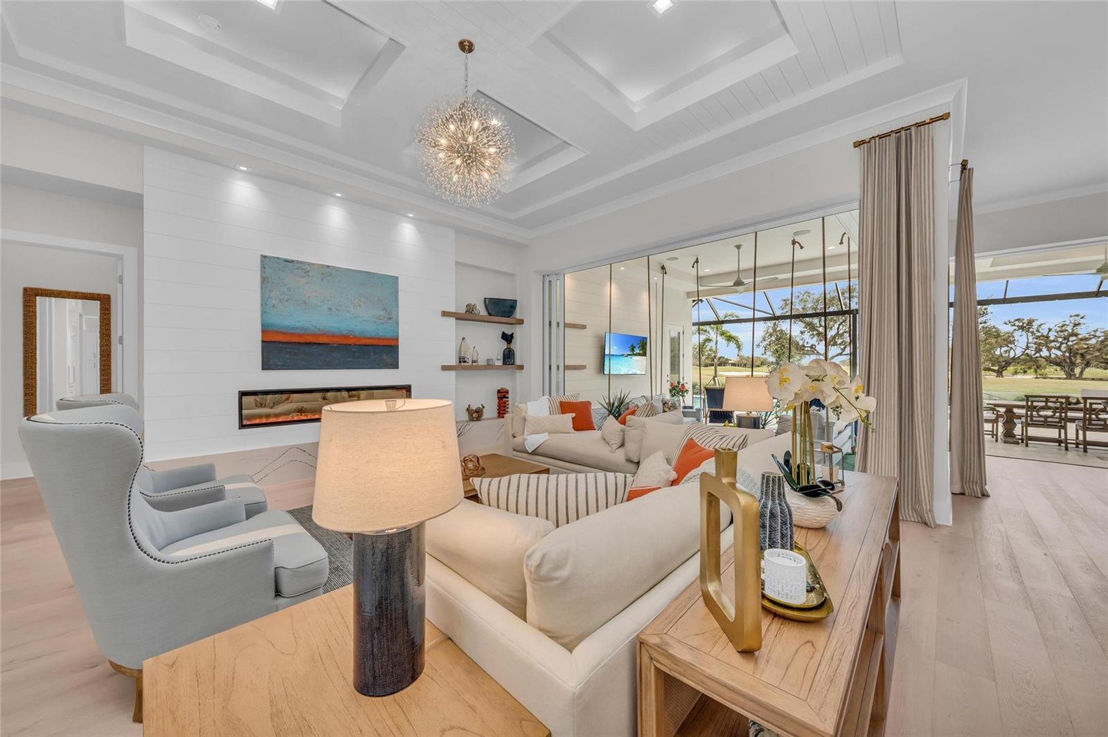 FOUNDERS CLUB - Residential