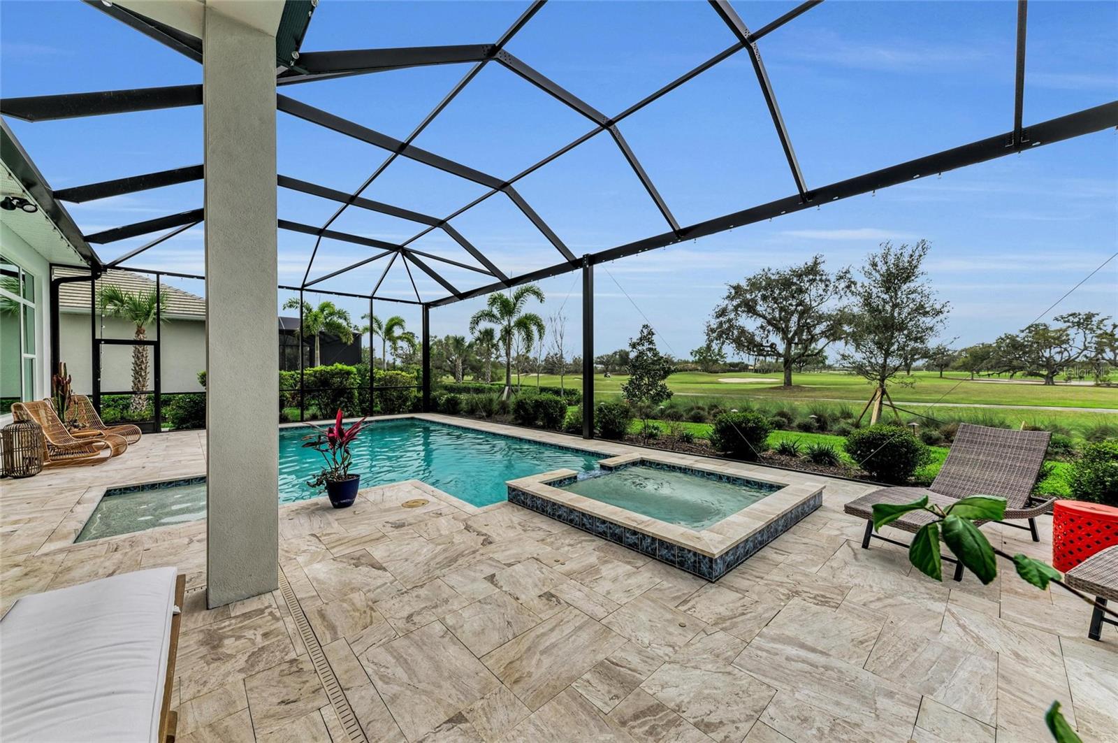 FOUNDERS CLUB - Residential