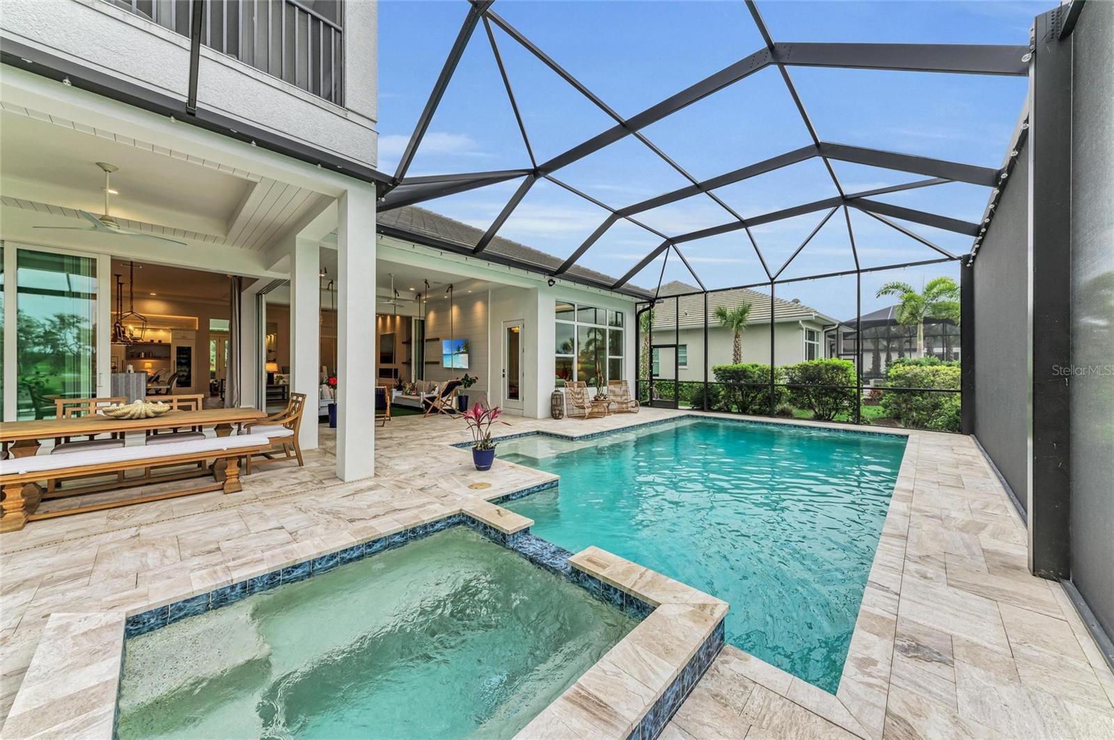 FOUNDERS CLUB - Residential