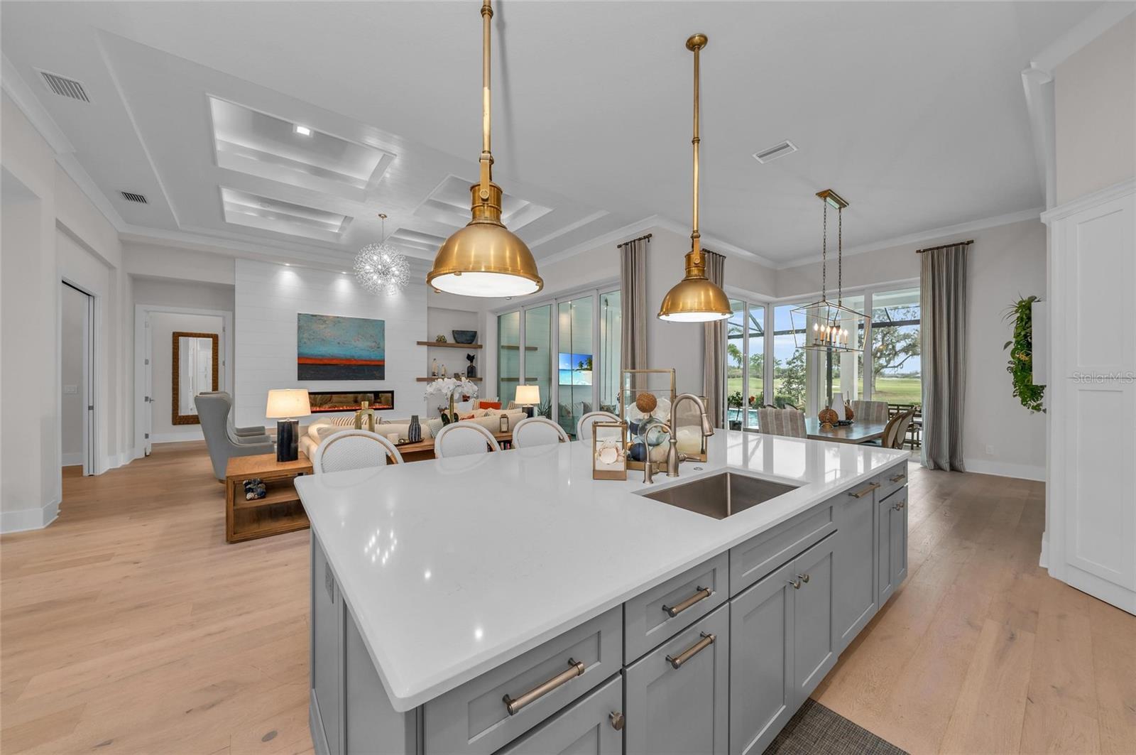 FOUNDERS CLUB - Residential