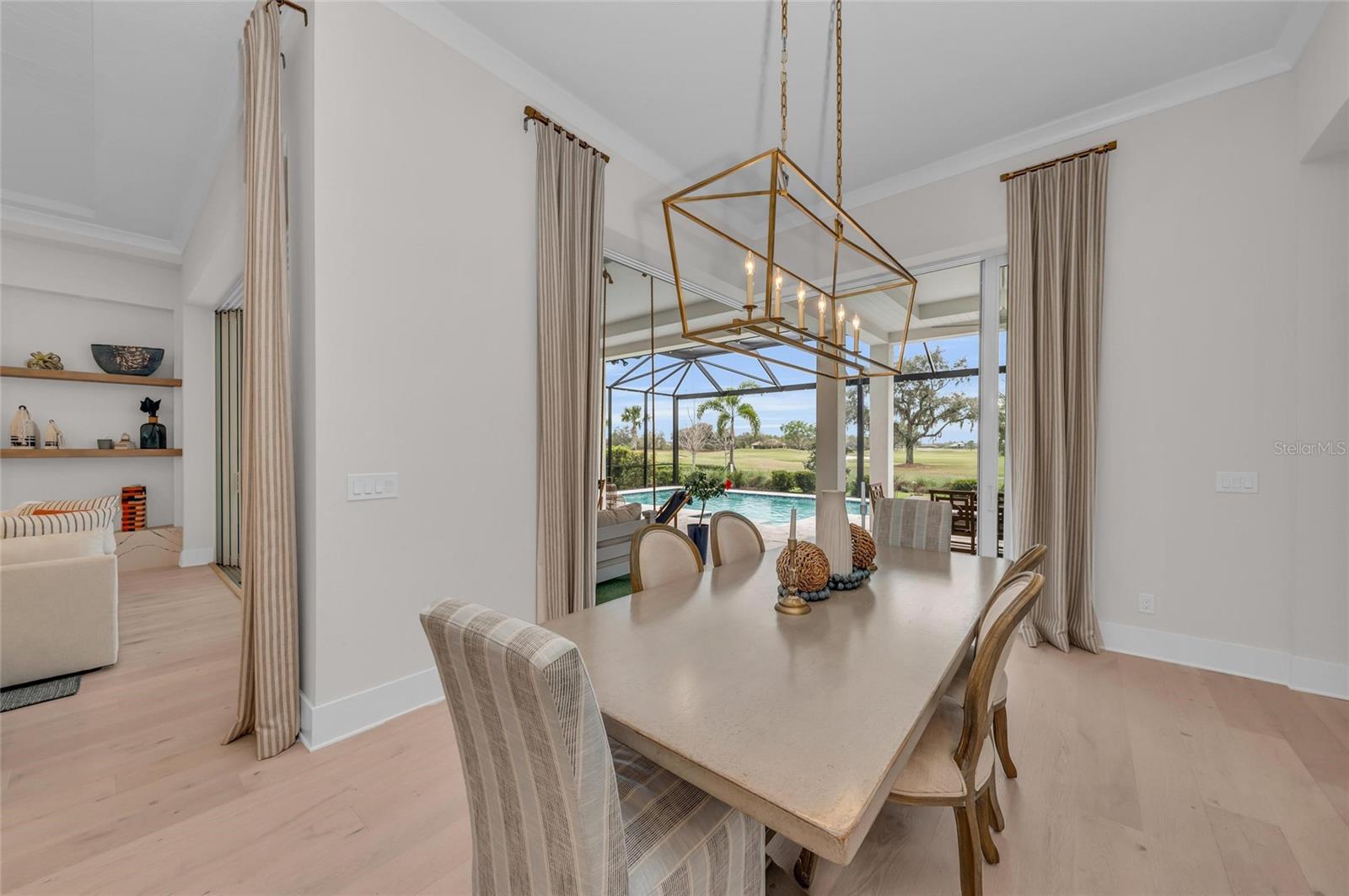 FOUNDERS CLUB - Residential