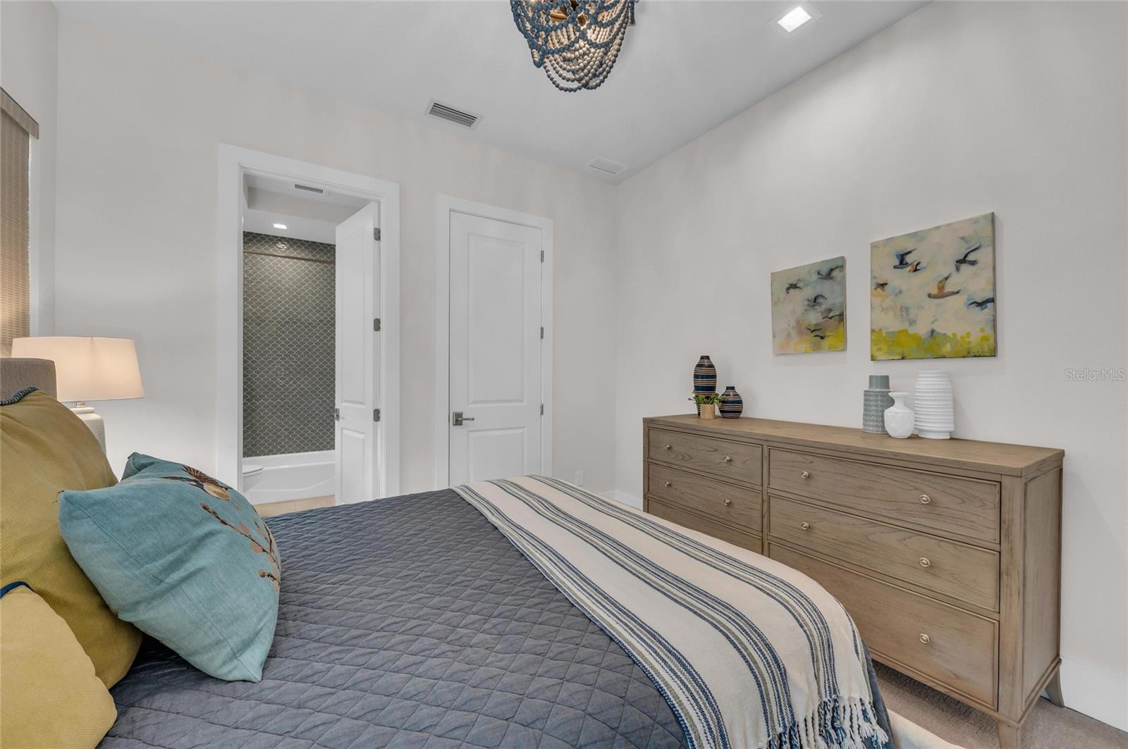 FOUNDERS CLUB - Residential