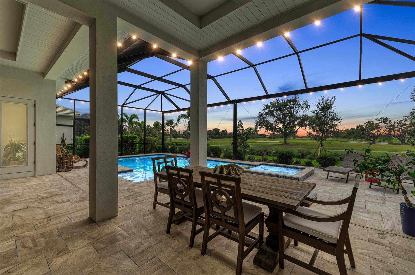 FOUNDERS CLUB - Residential