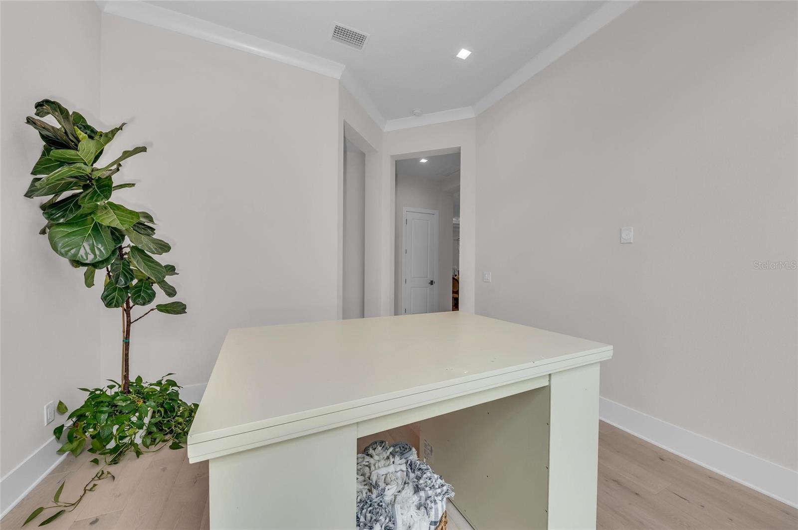 FOUNDERS CLUB - Residential