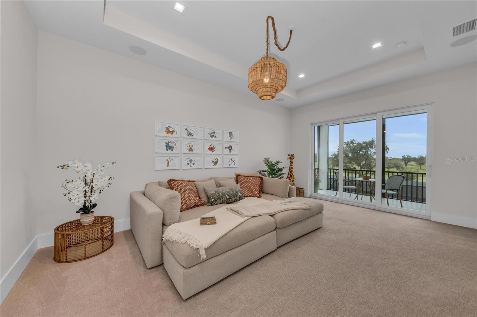 FOUNDERS CLUB - Residential