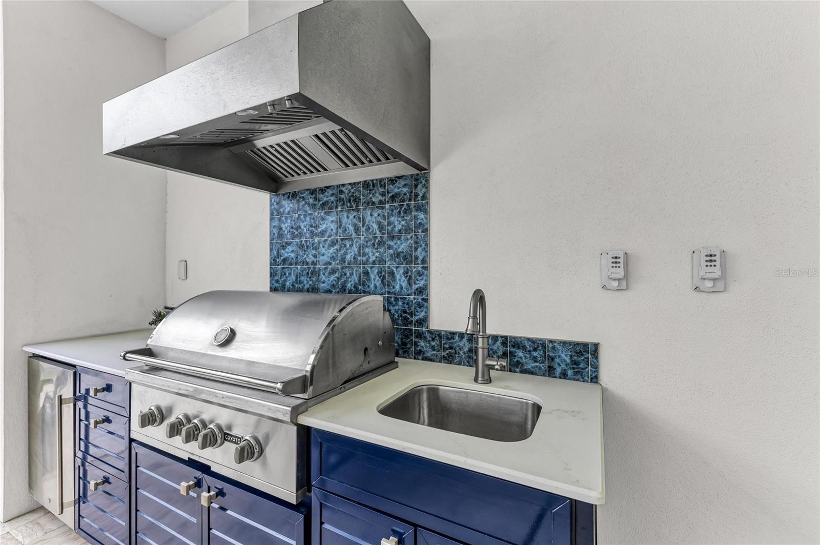 FOUNDERS CLUB - Residential