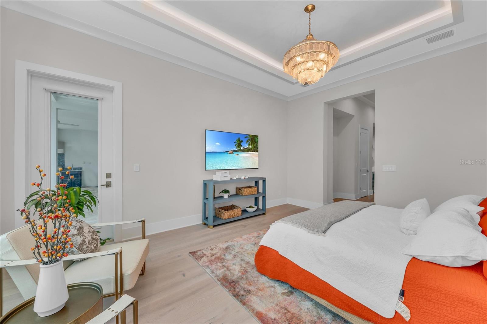 FOUNDERS CLUB - Residential