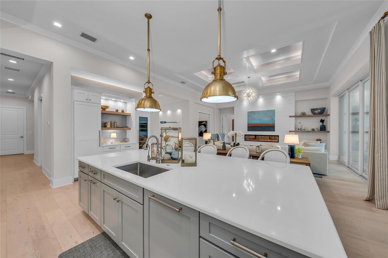 FOUNDERS CLUB - Residential